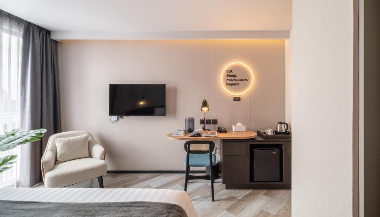 Seekers Finders Rama IV Hotel Surestay Collection By BW Bangkok Exteriör bild