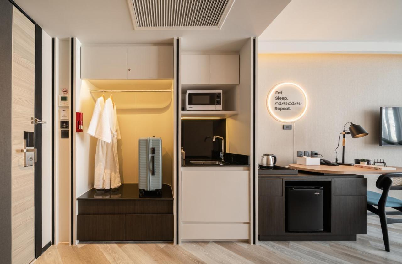 Seekers Finders Rama IV Hotel Surestay Collection By BW Bangkok Exteriör bild