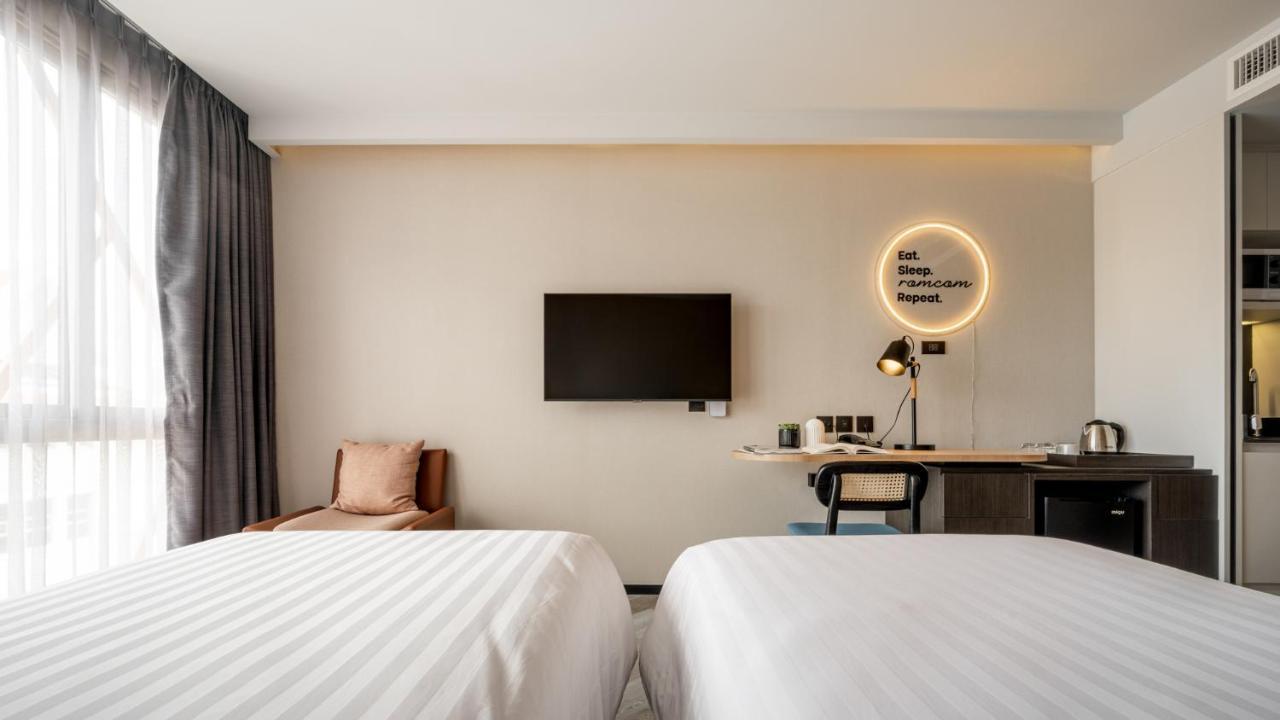 Seekers Finders Rama IV Hotel Surestay Collection By BW Bangkok Exteriör bild
